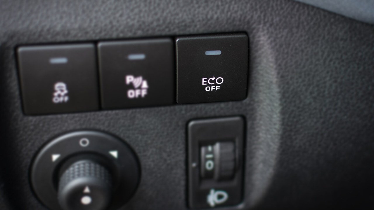Automatic engine stop-start — Image Credit: Thilo Parg - CC BY-SA 3.0/Wiki Commons