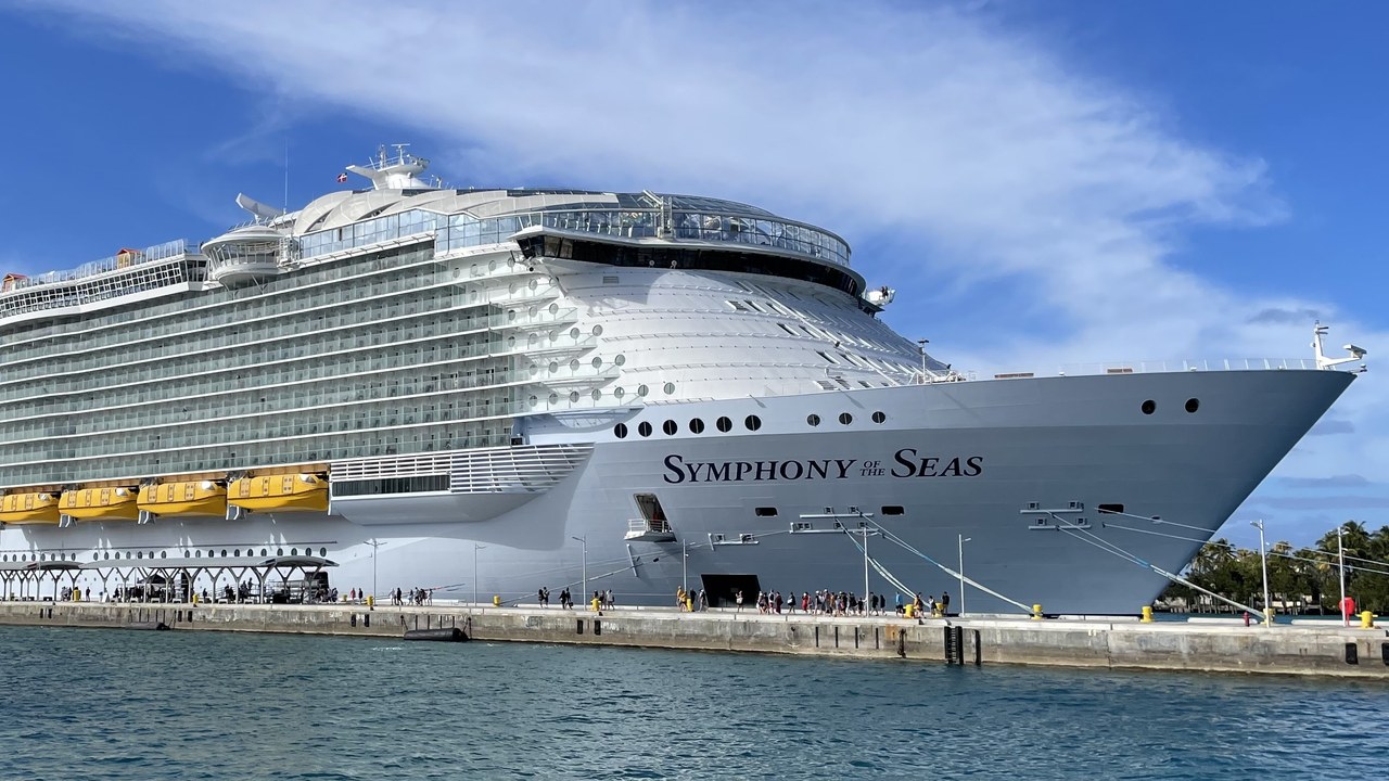 Symphony of the Seas — Image Credit: Yoeth Gallopers - CC BY 4.0/Wiki Commons