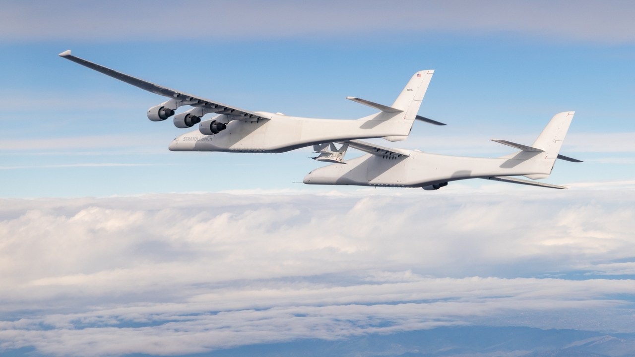 Stratolaunch Roc — Image Credit: Eva Folsom - CC BY-SA 4.0/Wiki Commons