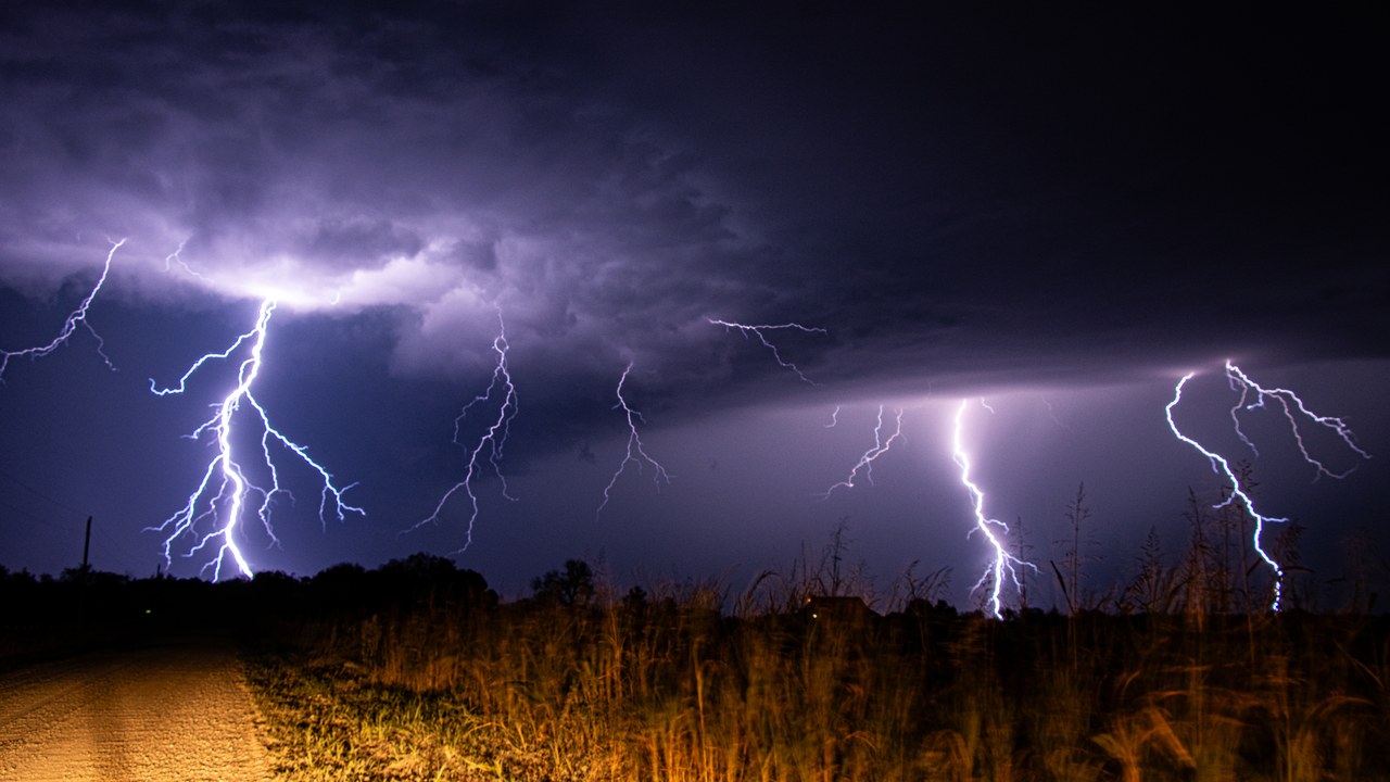 Lightning — Image Credit: Rollingskyphoto - CC BY 4.0/Wiki Commons