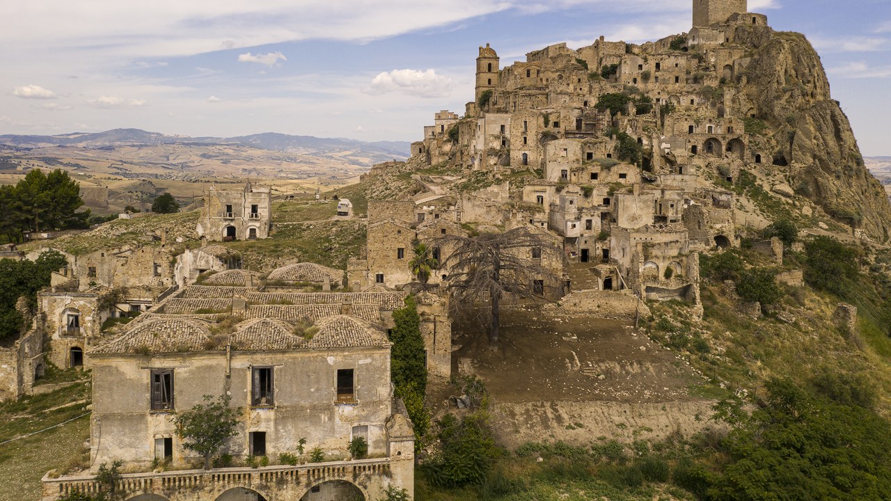 Craco — Image Credit: Maurizio Moro5153 - CC BY-SA 4.0/Wiki Commons