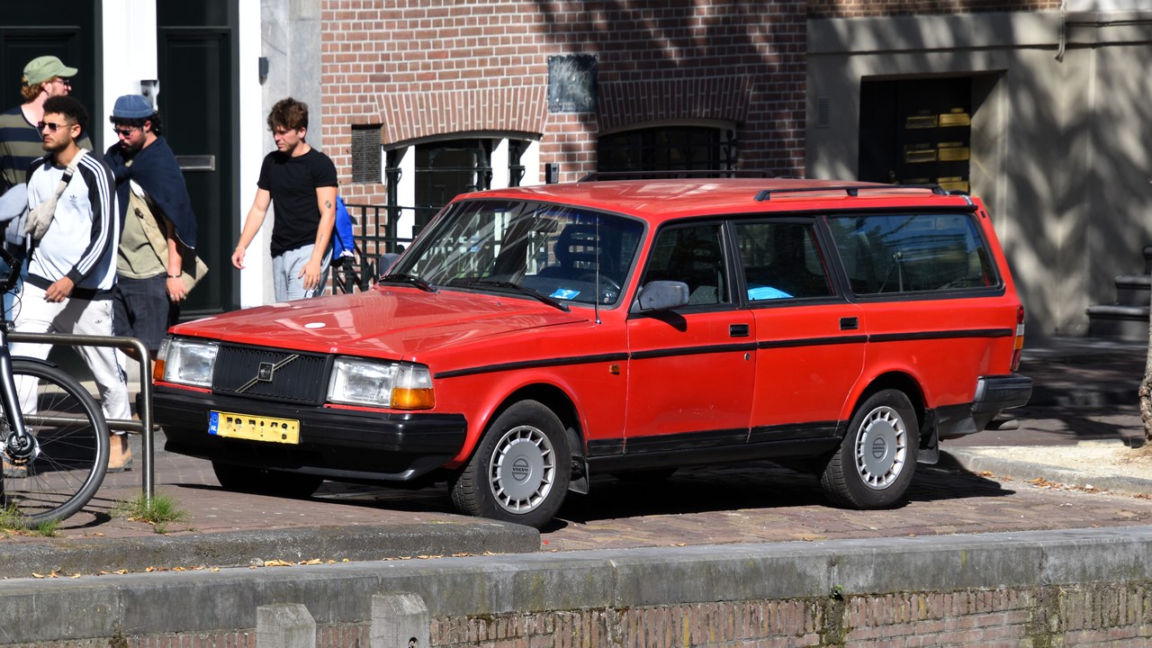 Volvo 240 — Image Credit: Charles from Port Chester, New York - CC0/Wiki Commons