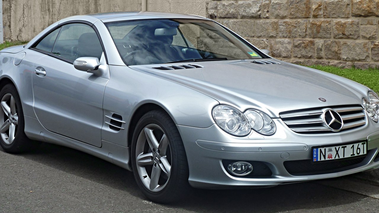 Mercedes-Benz SL-Class — Image Credit: OSX - Public domain/Wiki Commons