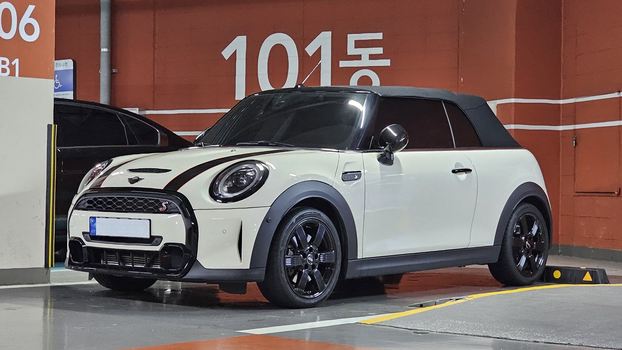 Mini Convertible — Image Credit: Damian B Oh - CC BY-SA 4.0/Wiki Commons