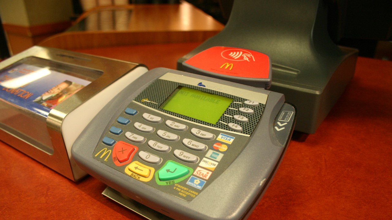 Card reader — Image Credit: Brian Katt at English Wikipedia - CC BY-SA 3.0/Wiki Commons