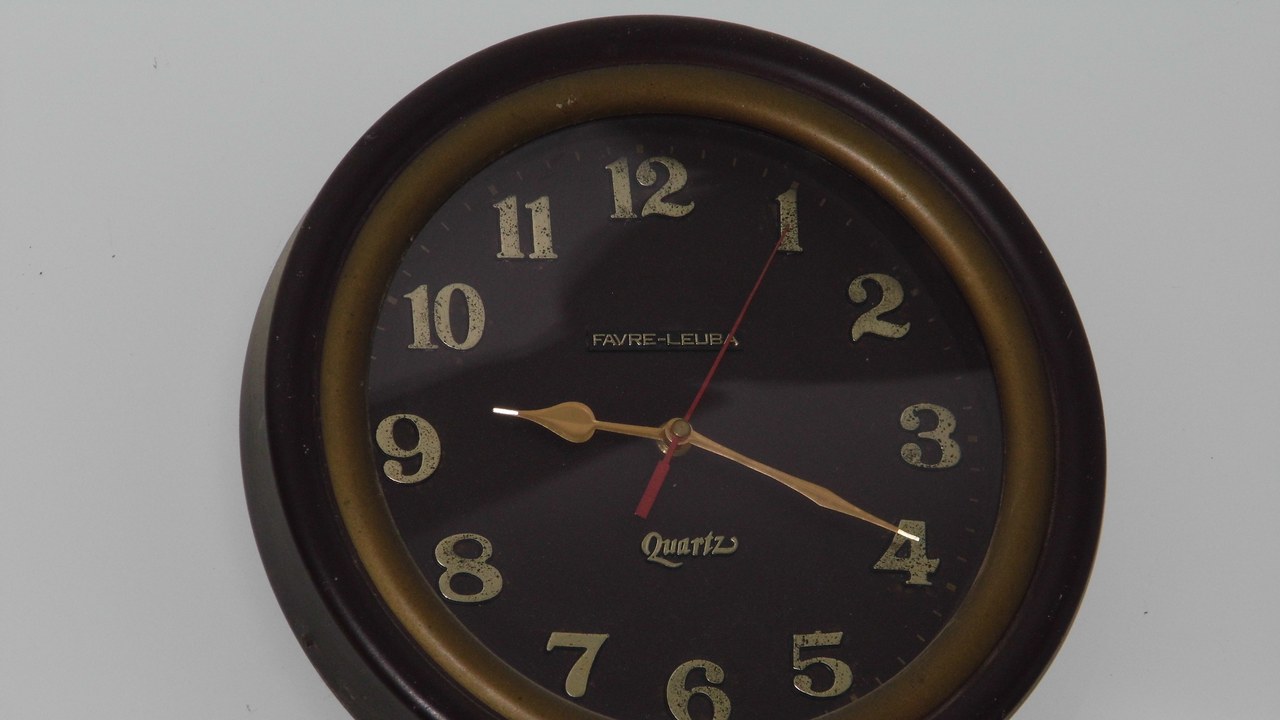 Wall clock — Image Credit: Sridhar Rao - CC BY-SA 4.0/Wiki Commons