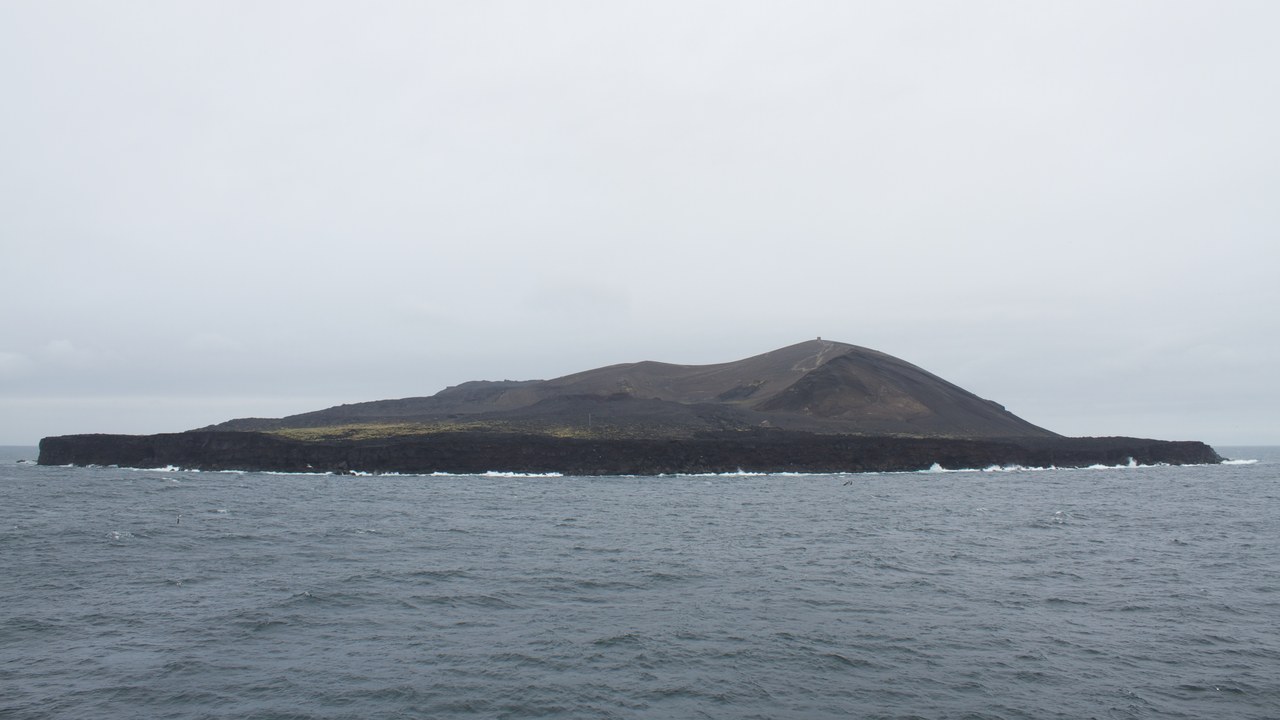 Surtsey — Image Credit: Brian Gratwicke - CC BY 2.0/Wiki Commons