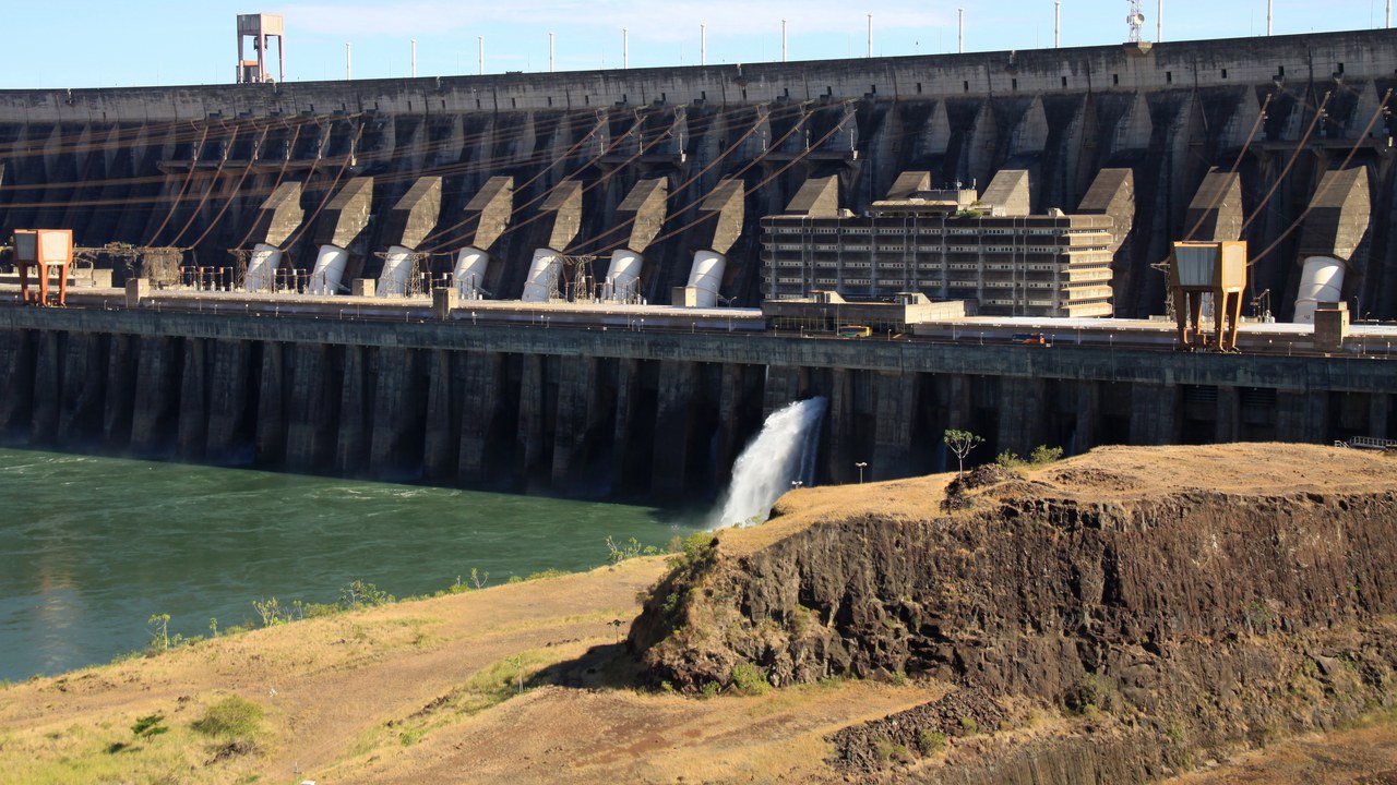 Itaipu Dam — Image Credit: queulat00 from Santiago, Chile - CC BY 2.0/Wiki Commons