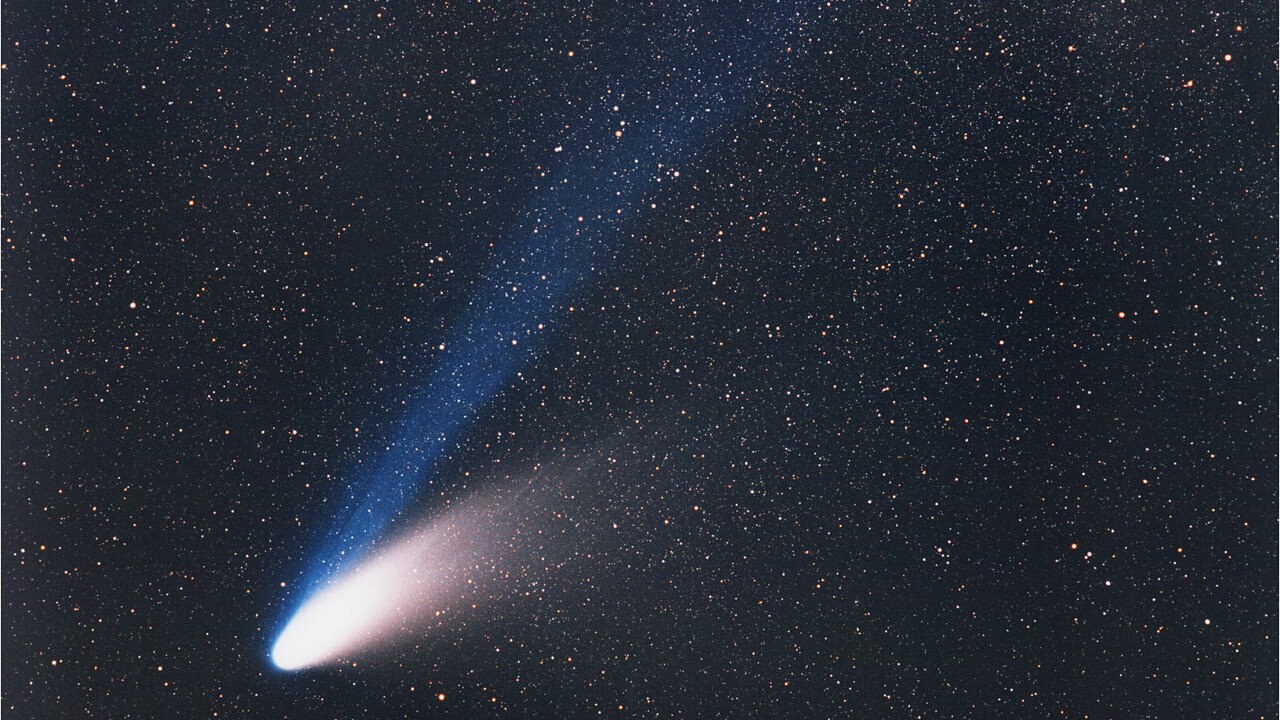 Comet Hale-Bopp — Image Credit: ignoto - Credit: ESO/E. Slawik - CC BY 4.0/Wiki Commons