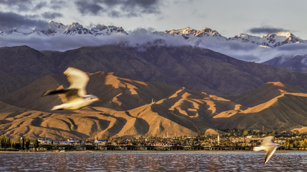 Issyk-Kul — Image Credit: Dan Lundberg - CC BY-SA 2.0/Wiki Commons