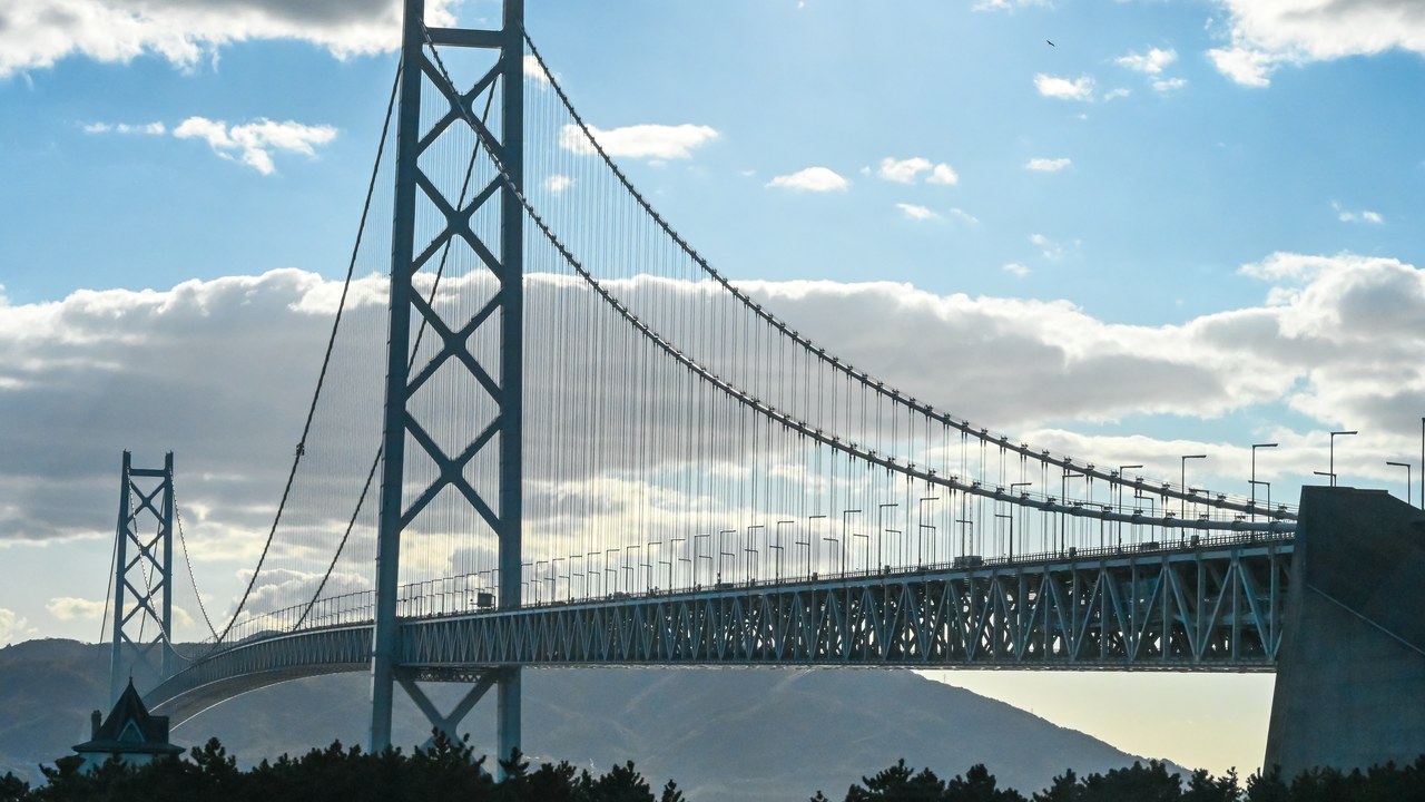 Akashi Kaikyo Bridge — Image Credit: m-louis .® - CC BY-SA 2.0/Wiki Commons