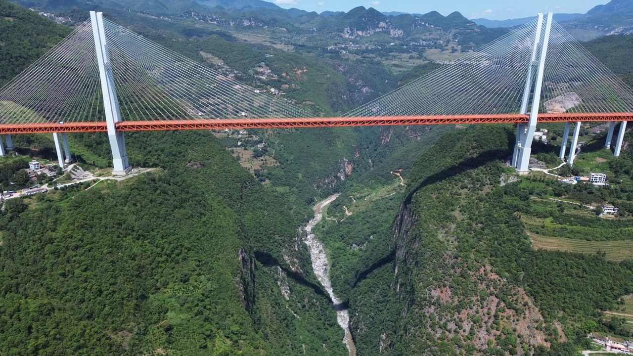 Beipanjiang Bridge — Image Credit: Glabb - CC BY-SA 3.0/Wiki Commons