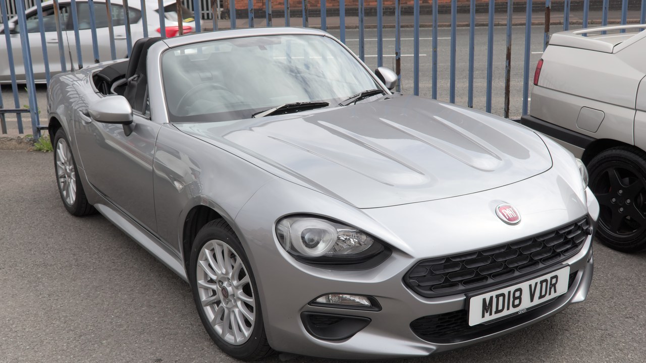Fiat 124 Spider — Image Credit: Aethonatic - CC0/Wiki Commons