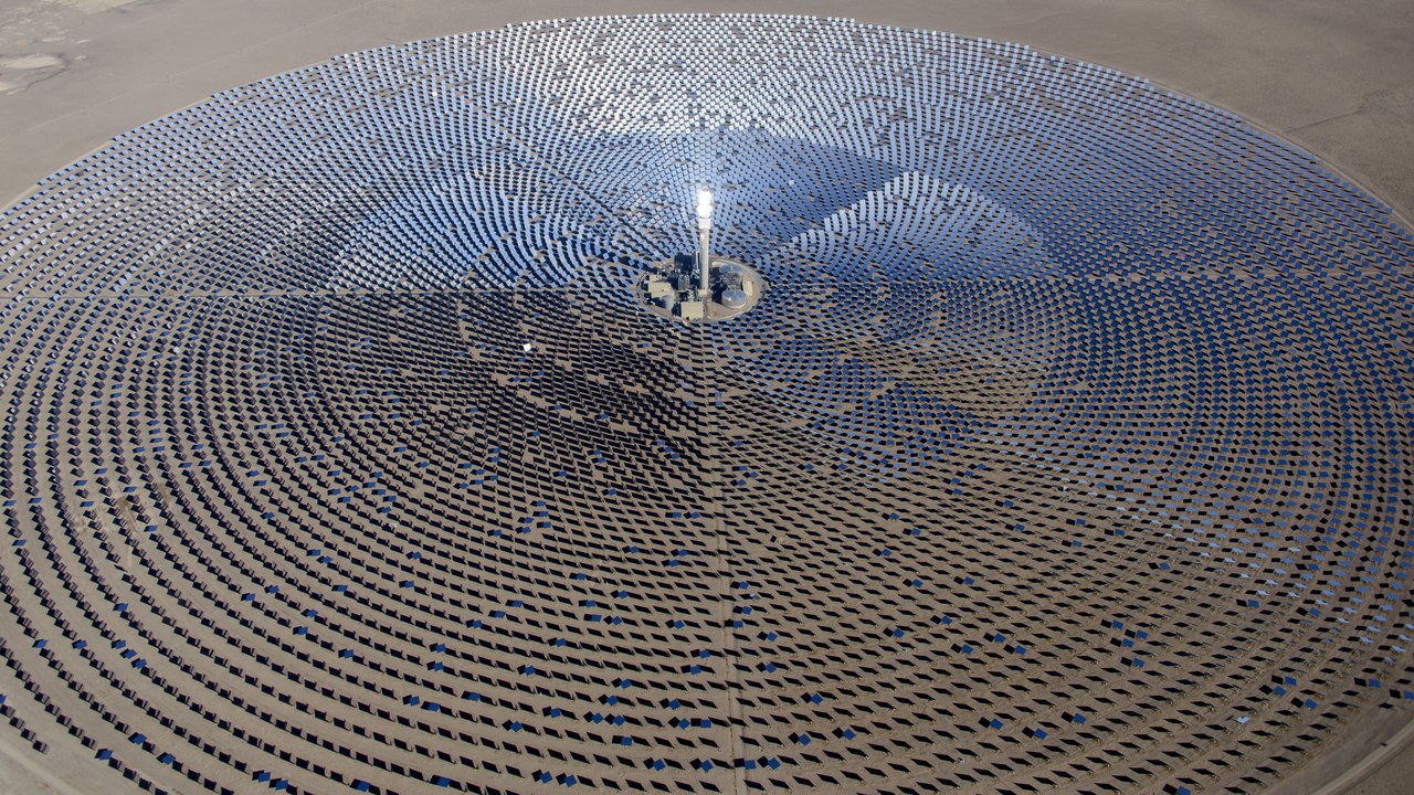 Crescent Dunes Solar Energy Project — Image Credit: Bureau of Land Management Nevada - Public domain/Wiki Commons