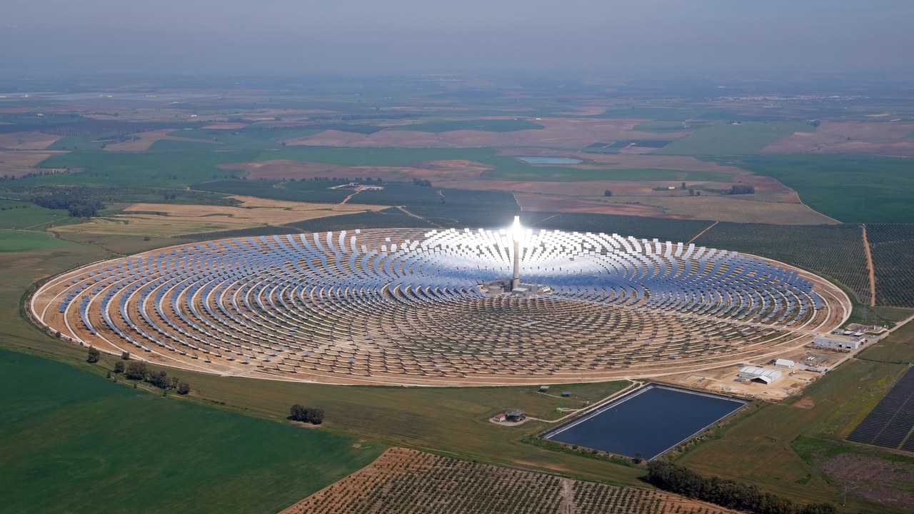 Gemasolar — Image Credit: kallerna - CC BY-SA 4.0/Wiki Commons