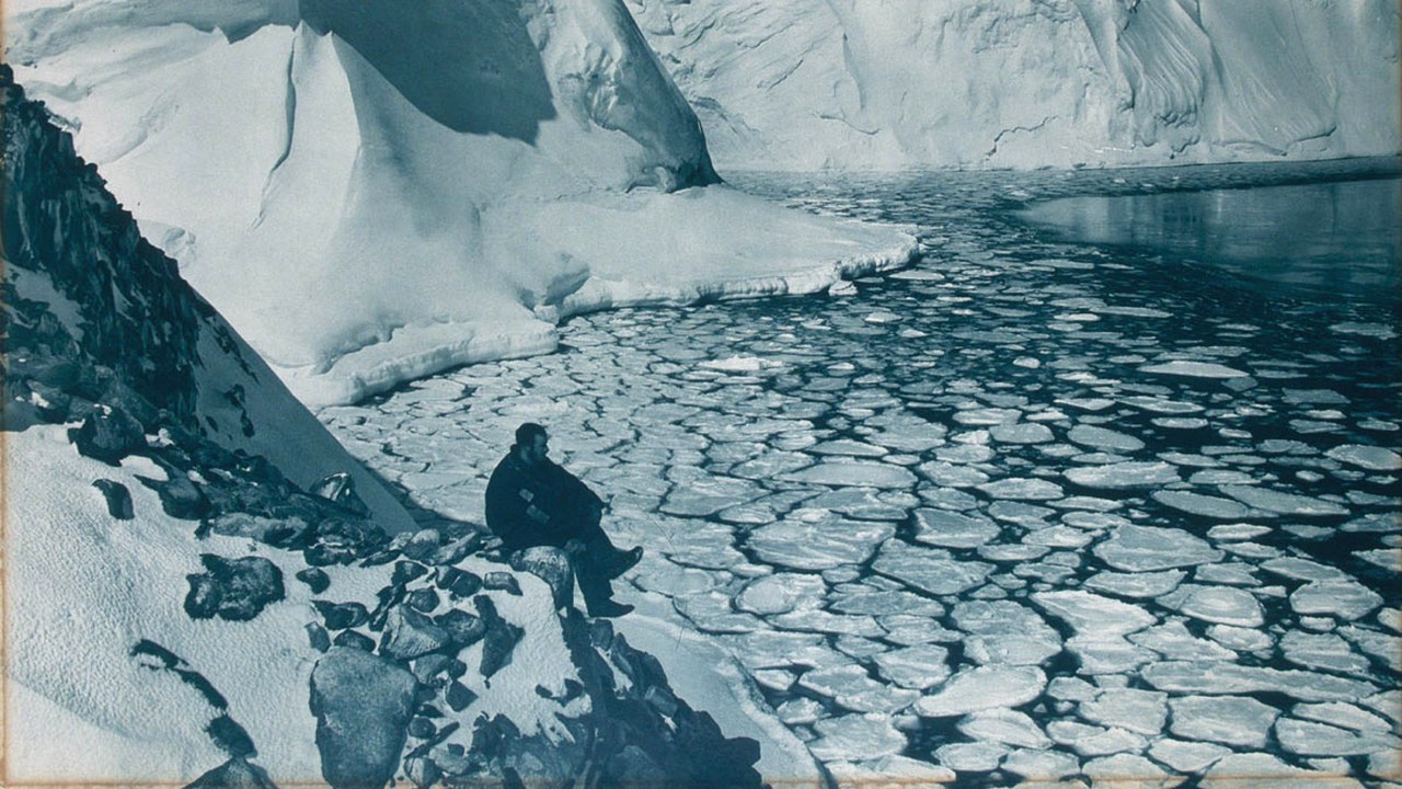 Commonwealth Bay — Image Credit: Frank Hurley - Public domain/Wiki Commons