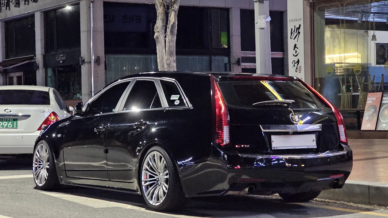 Cadillac CTS Sport Wagon — Image Credit: Damian B Oh - CC BY-SA 4.0/Wiki Commons