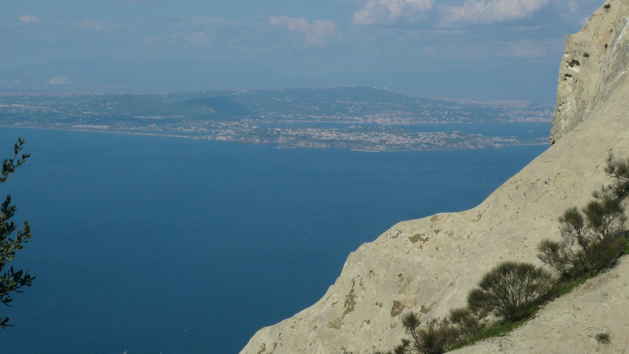 Campi Flegrei — Image Credit: Dr.Conati at Italian Wikipedia - Public domain/Wiki Commons
