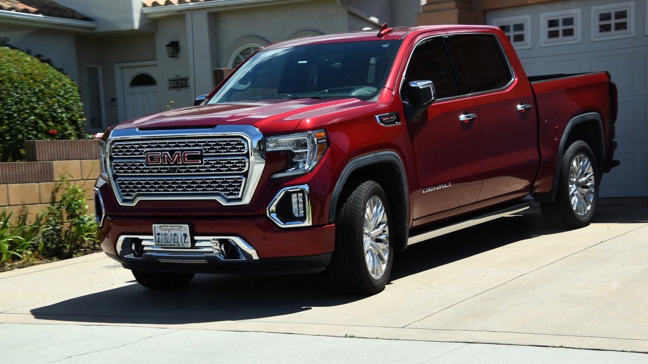 GMC Sierra — Image Credit: Charles from Port Chester, New York - CC0/Wiki Commons