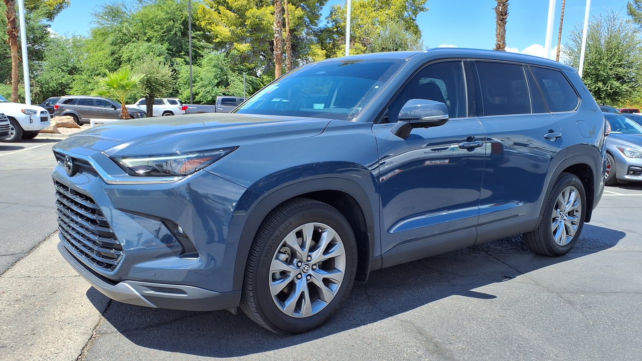 Toyota Grand Highlander — Image Credit: HJUdall - CC0/Wiki Commons