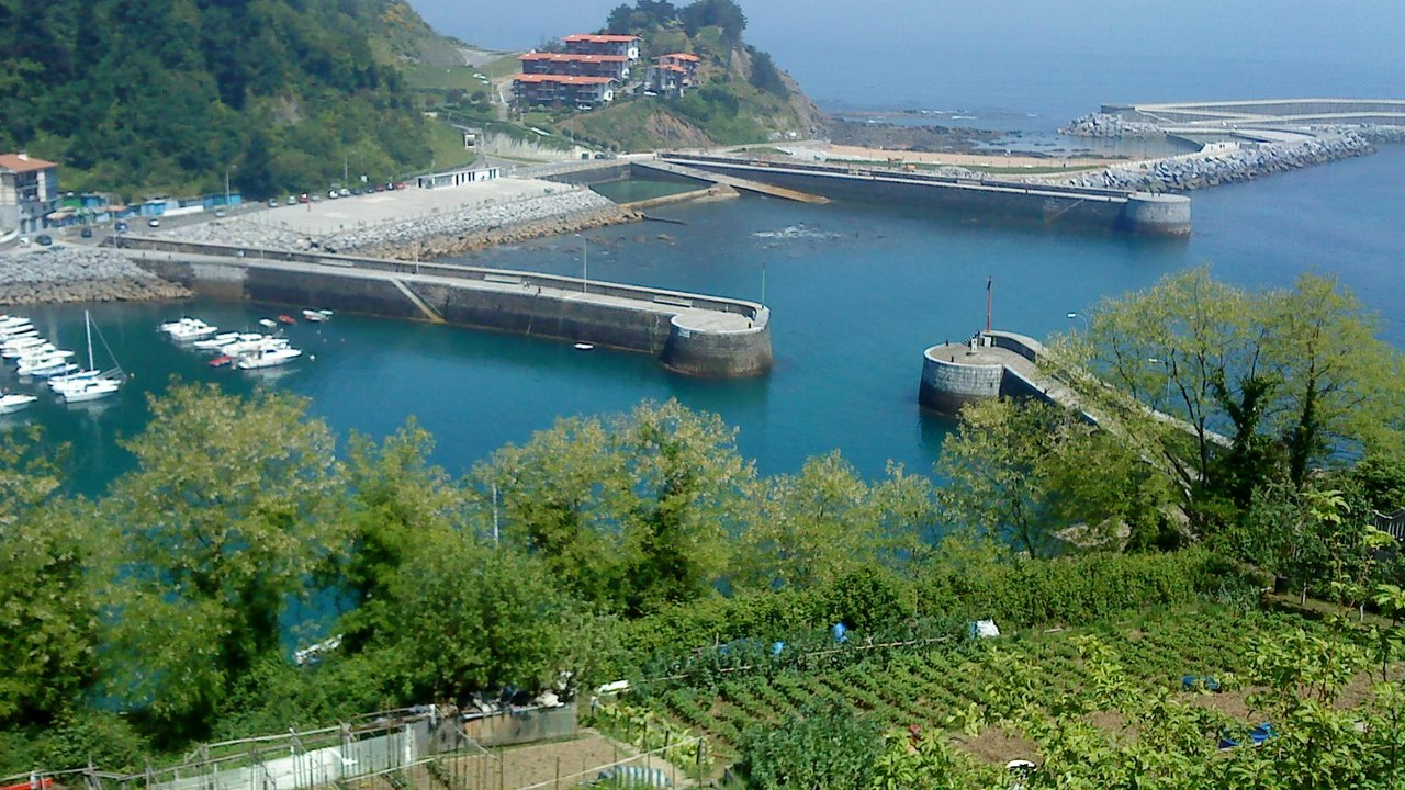 Mutriku Breakwater Wave Plant — Image Credit: Txo - CC BY-SA 3.0/Wiki Commons