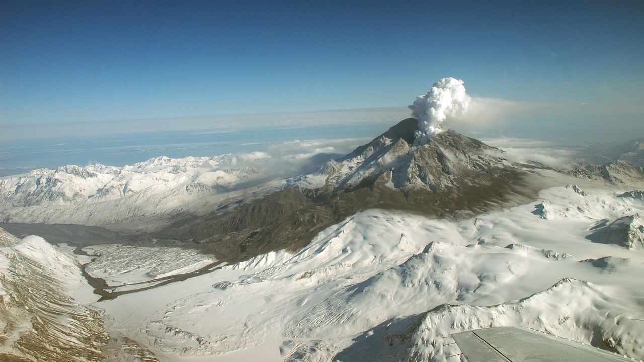 Mount Redoubt — Image Credit: R. G. McGimsey Geologist USGS - Public domain/Wiki Commons