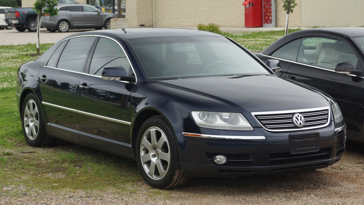 Volkswagen Phaeton — Image Credit: Greg Gjerdingen from Willmar, USA - CC BY 2.0/Wiki Commons