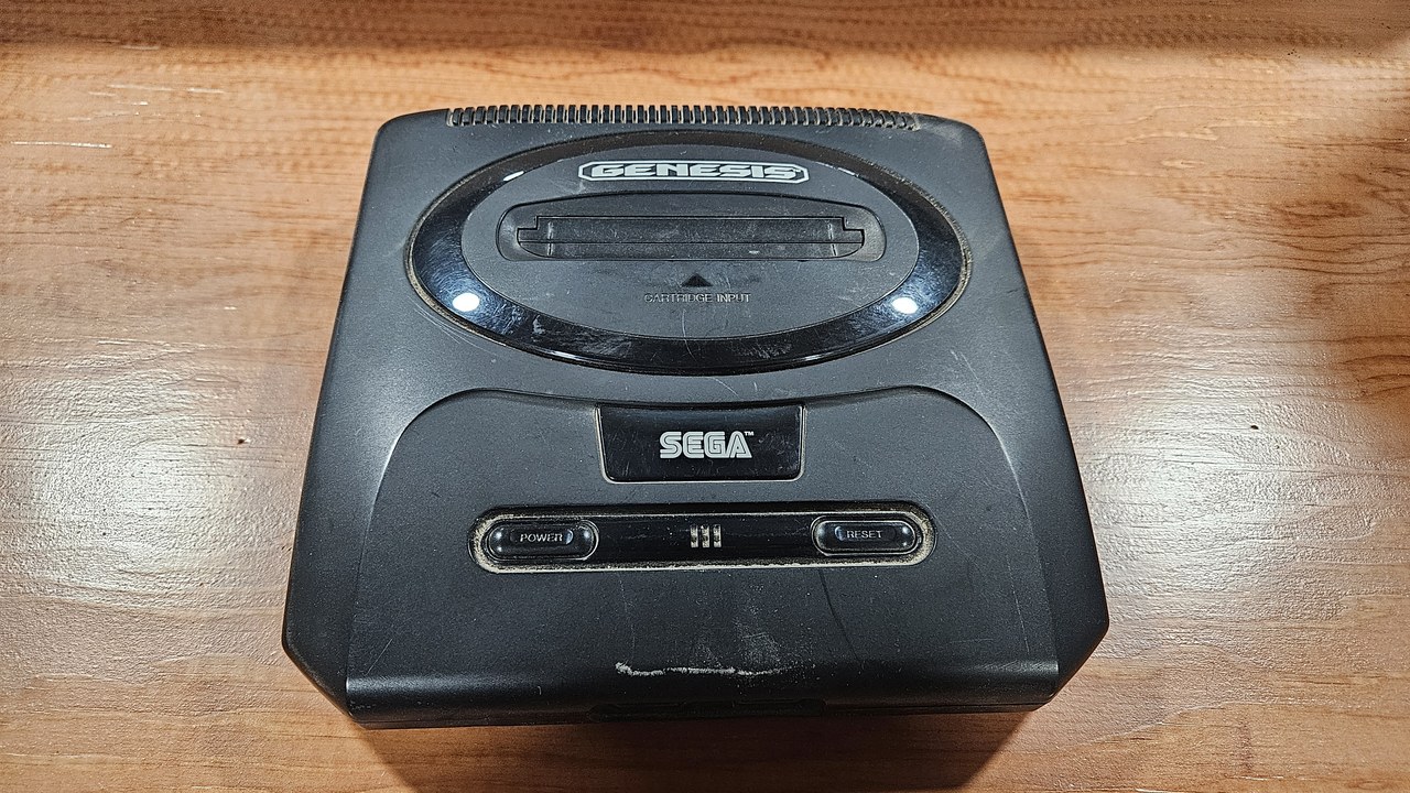 Sega Genesis — Image Credit: Chris Williams - CC0/Wiki Commons
