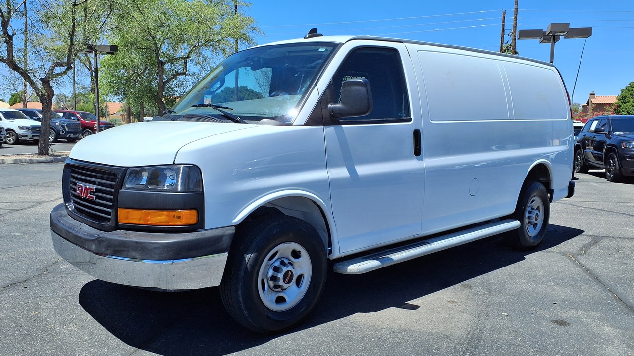 GMC Savana — Image Credit: HJUdall - CC0/Wiki Commons