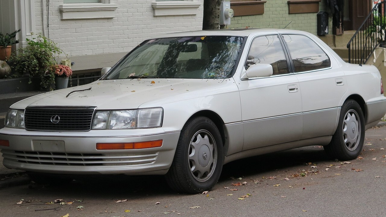 Lexus LS 400 — Image Credit: Cutlass - CC0/Wiki Commons
