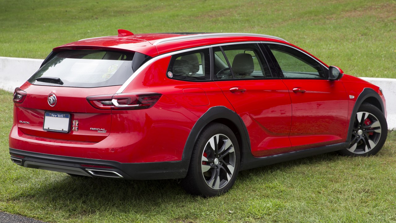 Buick Regal TourX — Image Credit: Mr.choppers - CC BY-SA 3.0/Wiki Commons