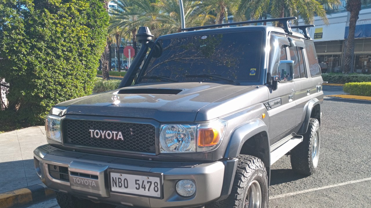 Toyota Land Cruiser 70 Series — Image Credit: Ethan Llamas - CC BY-SA 4.0/Wiki Commons