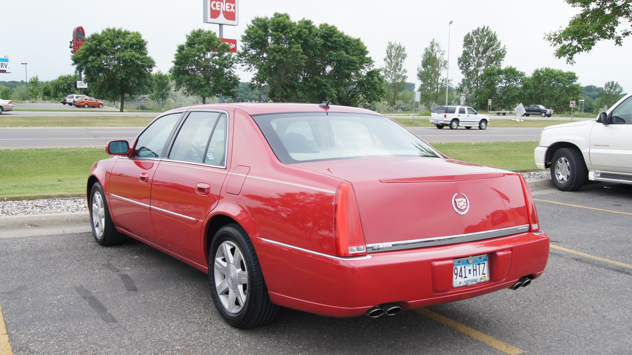 Cadillac DTS — Image Credit: Greg Gjerdingen from Willmar, USA - CC BY 2.0/Wiki Commons