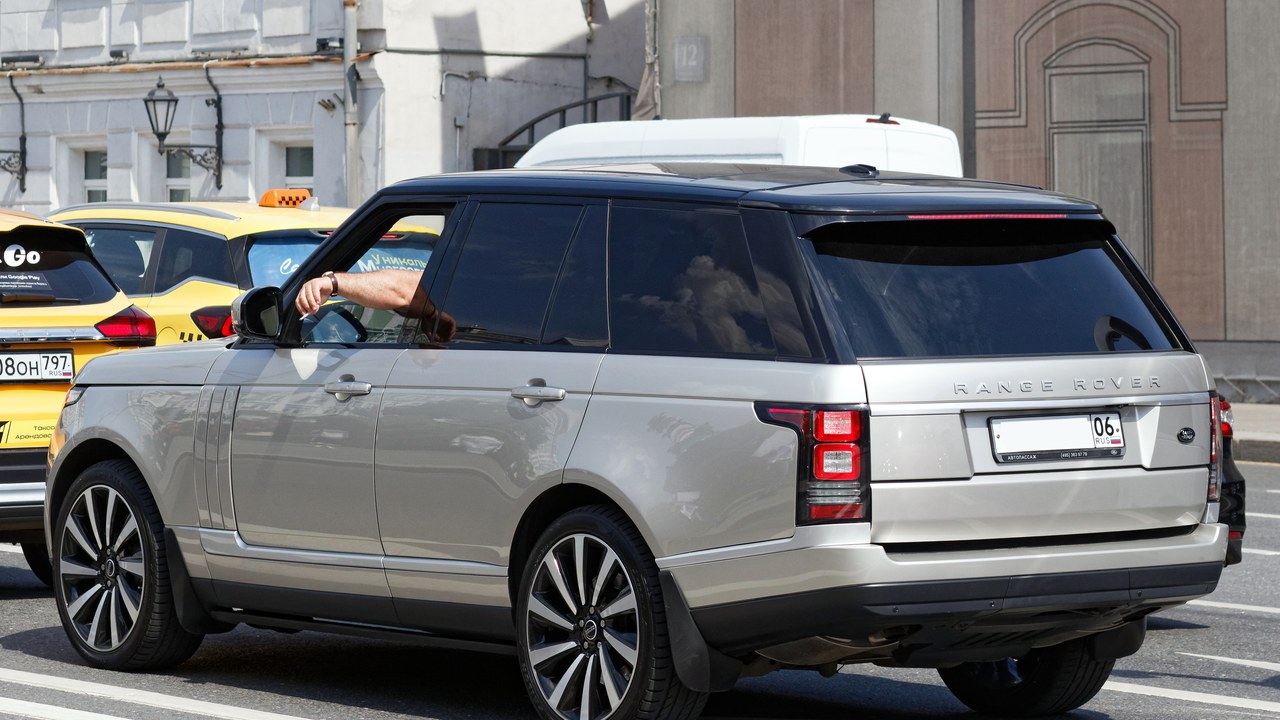 Range Rover — Image Credit: Retired electrician - CC0/Wiki Commons