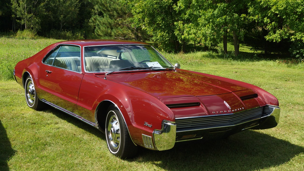 Oldsmobile Toronado — Image Credit: Greg Gjerdingen from Willmar, USA - CC BY 2.0/Wiki Commons
