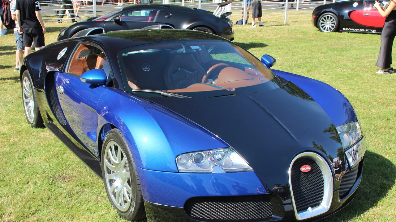 Bugatti Veyron — Image Credit: Calreyn88 - CC BY-SA 4.0/Wiki Commons