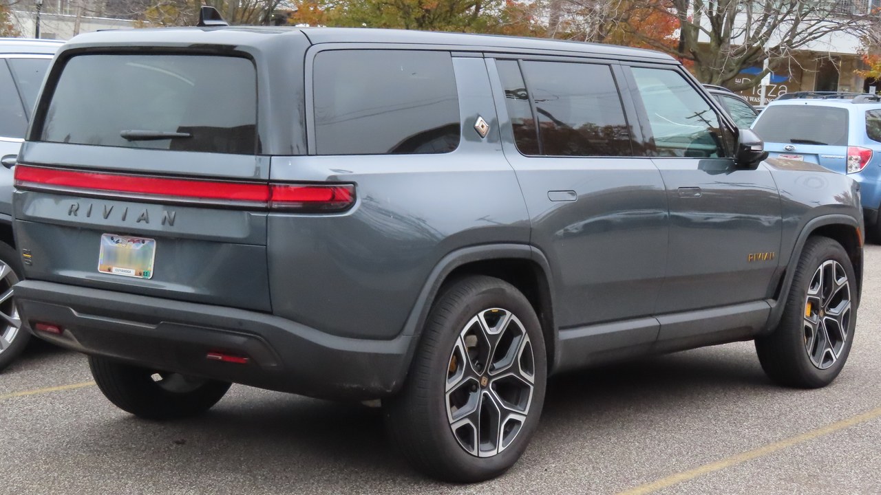 Rivian R1S — Image Credit: MercurySable99 - CC BY-SA 4.0/Wiki Commons