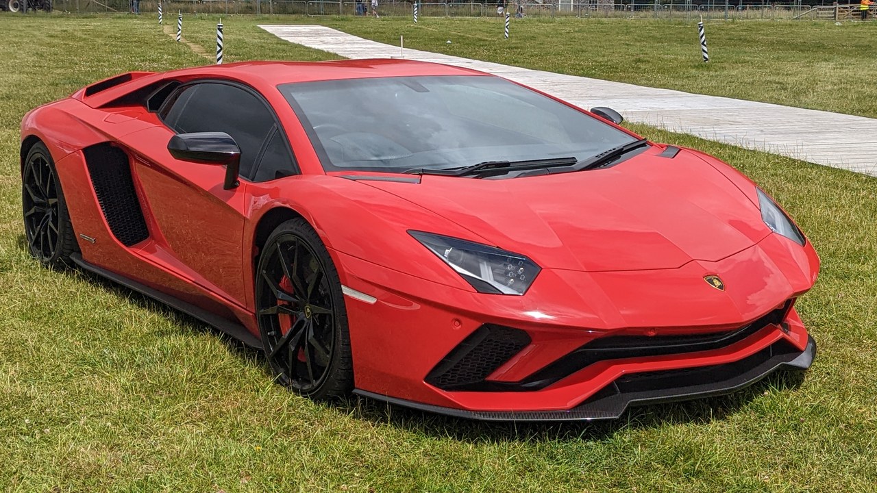 Lamborghini Aventador — Image Credit: Calreyn88 - CC BY-SA 4.0/Wiki Commons