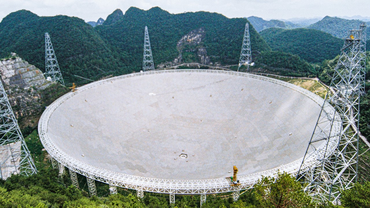 Five-hundred-meter Aperture Spherical Telescope — Image Credit: SCJiang - CC BY-SA 4.0/Wiki Commons