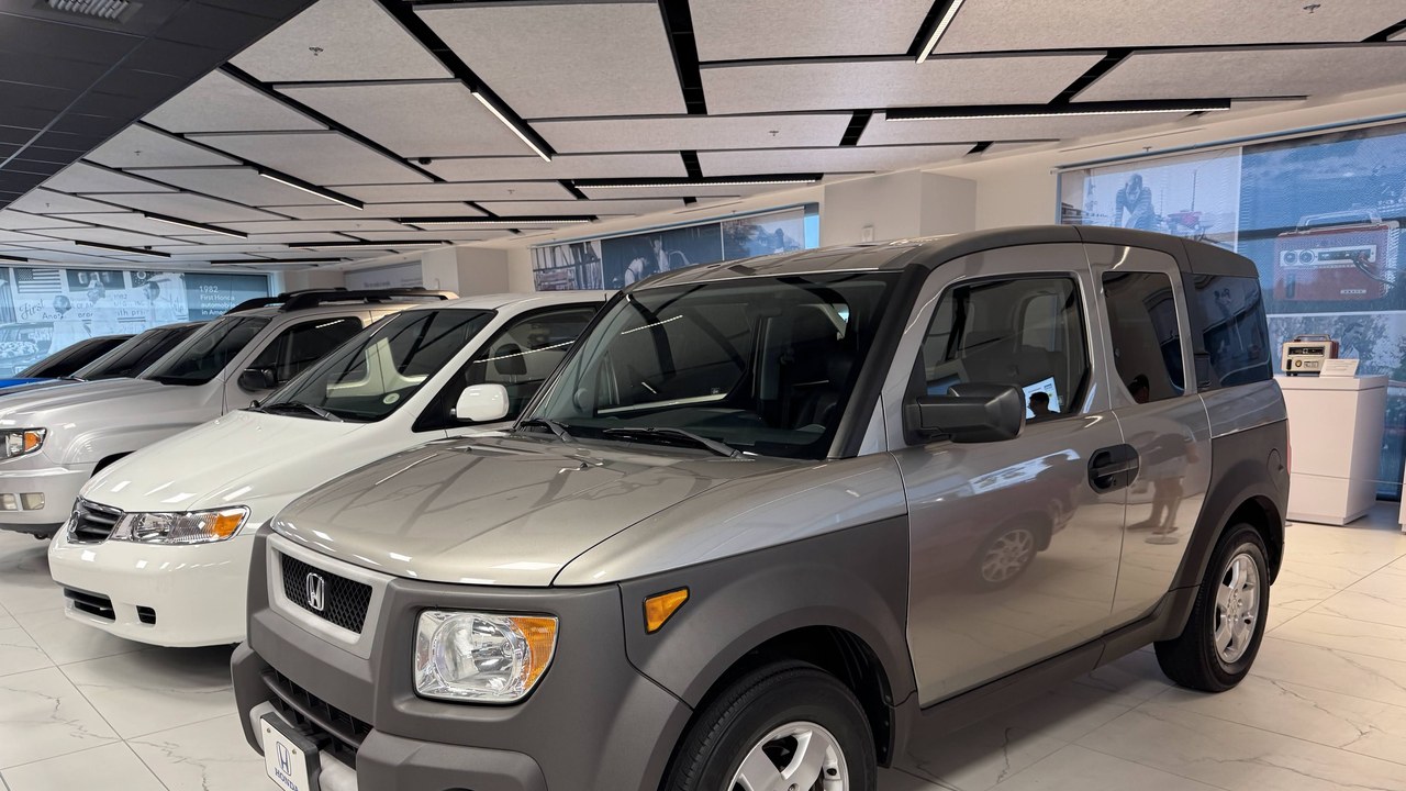 Honda Element — Image Credit: 24woe - CC BY-SA 4.0/Wiki Commons