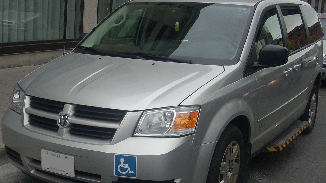 Dodge Grand Caravan — Image Credit: Bull-Doser - Public domain/Wiki Commons