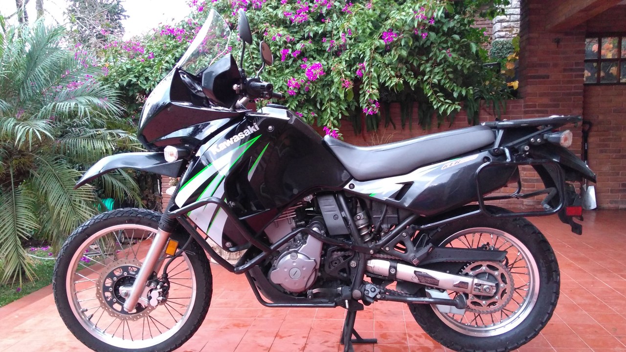 Kawasaki KLR650 — Image Credit: Carsamar - CC BY-SA 4.0/Wiki Commons