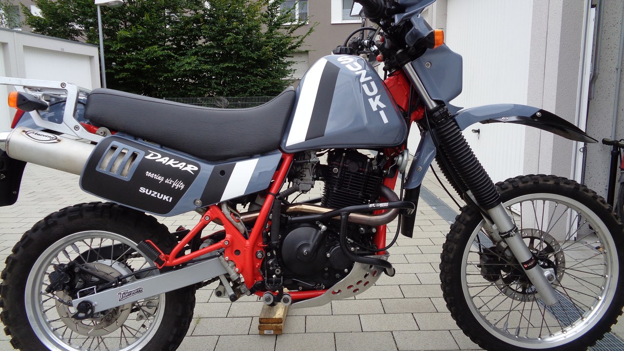 Suzuki DR650 — Image Credit: Dakar64uli - CC BY-SA 4.0/Wiki Commons