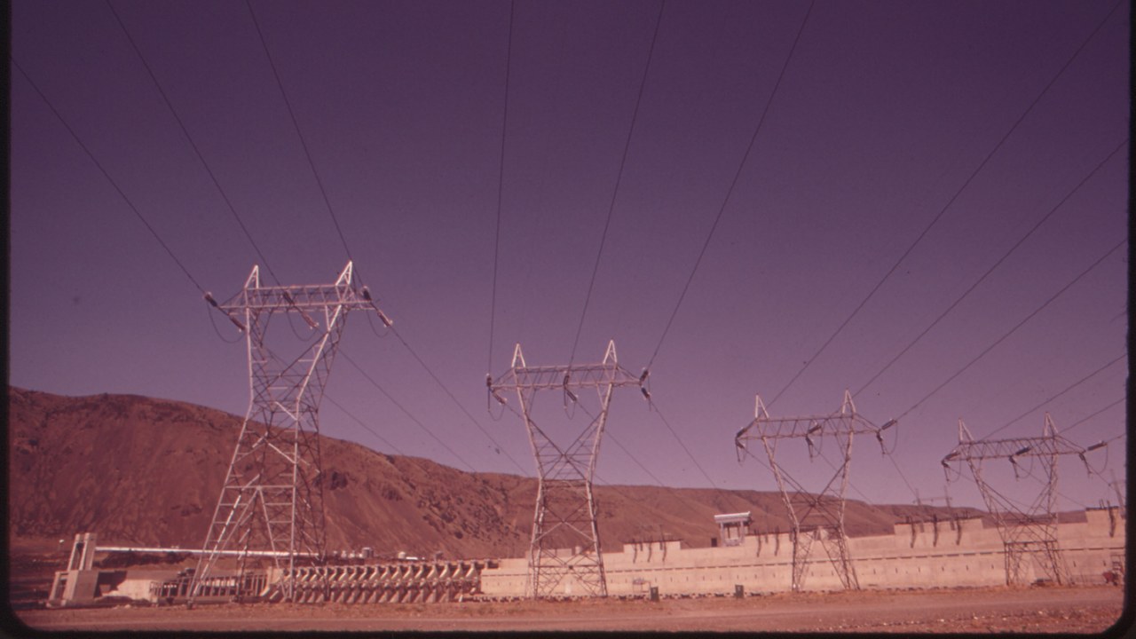 THE DALLES DAM ON THE COLUMBIA RIVER HAS A POWERHOUSE COLLECTION SYSTEM - NARA - 548136.jpg
