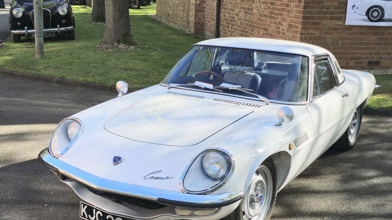 Mazda Cosmo — Image Credit: Calreyn88 - CC BY-SA 4.0/Wiki Commons