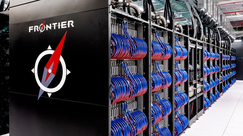 Frontier Supercomputer (2).jpg OLCF at ORNL - CC BY 2.0/Wiki Commons