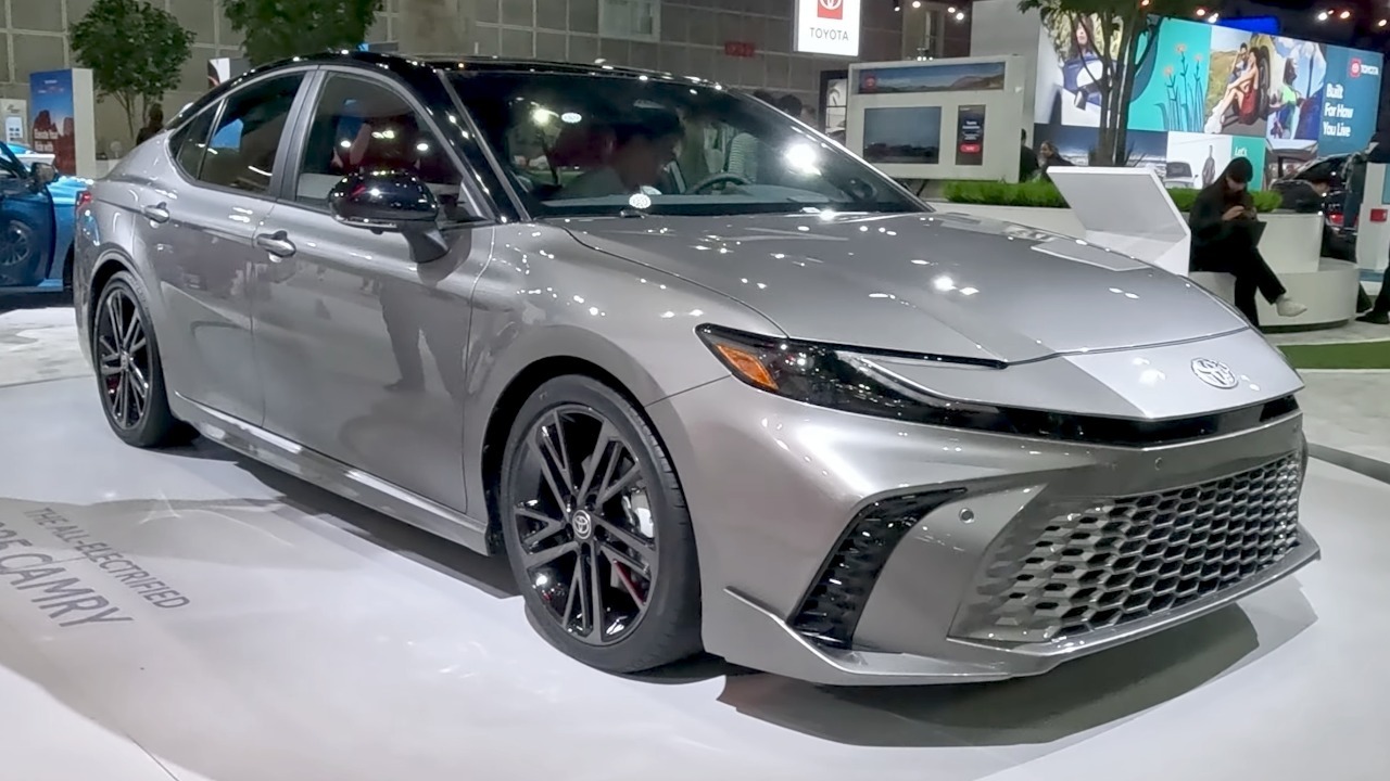 2025 Toyota Camry Hybrid XSE (United States) front view Autosdeprimera - CC BY 3.0/Wiki Commons