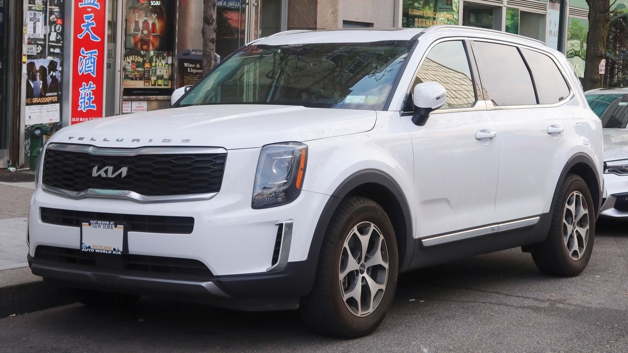 2022 Kia Telluride EX (facelift), front 4.16.23.jpg Kevauto - CC BY-SA 4.0/Wiki Commons