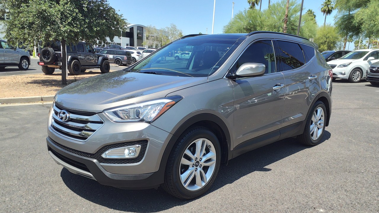 Hyundai Santa Fe Sport (2013-2019) — Image Credit: HJUdall - CC0/Wiki Commons