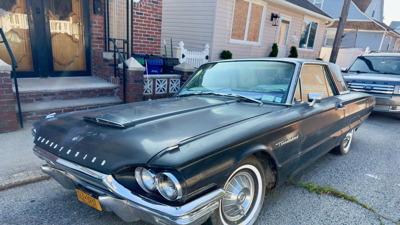 Ford Thunderbird ('Fun, Fun, Fun', 1964) — Image Credit: Oleg Yunakov - CC BY-SA 4.0/Wiki Commons